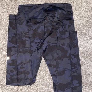 Fast & Free 25” camo lululemon size 6